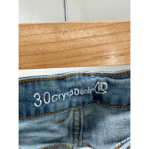 Crysp Denim Light Wash Blue Distressed Denim Bermuda Shorts Men's Size 30 - Picture 5 of 9